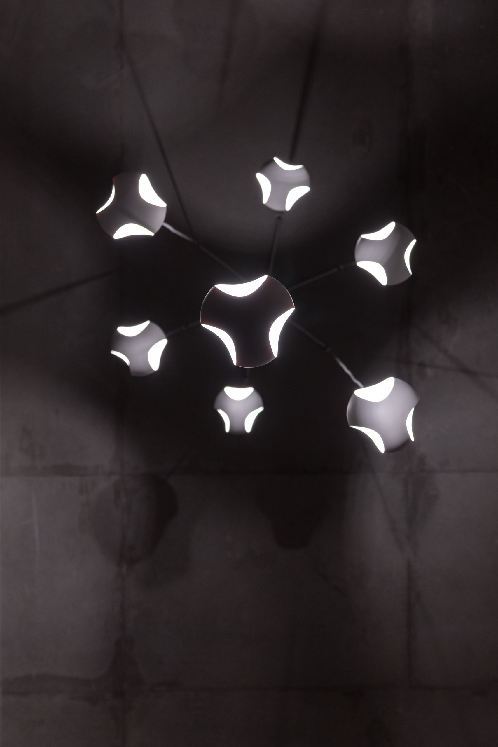 Branching molecular chandelier